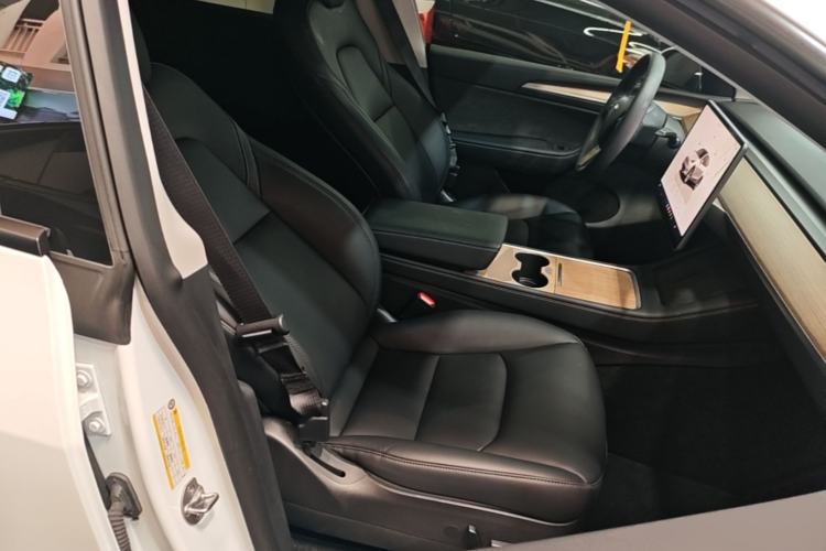 Used Tesla Model Y 2022 Rear-Wheel-Drive Version Right Front Seat