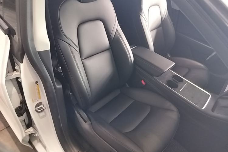 Used Tesla Model Y 2022 Rear-Wheel-Drive Version Right Front Seat