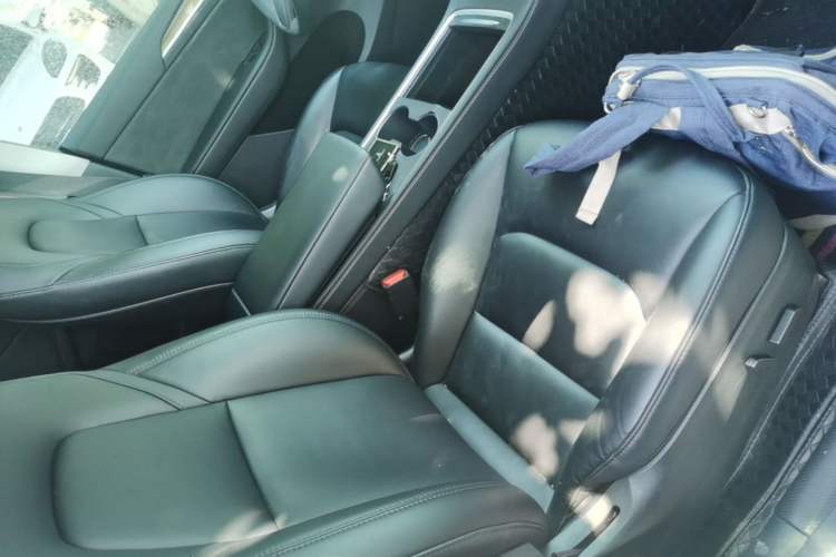 Used Tesla Model Y 2022 Rear-Wheel-Drive Version Right Front Seat