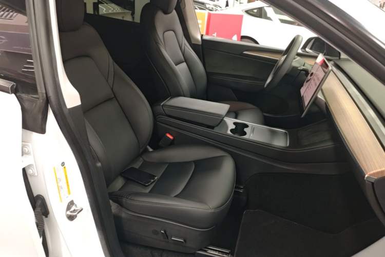 Used Tesla Model Y 2022 Performance High-Performance All-Wheel-Drive Version Right Front Seat