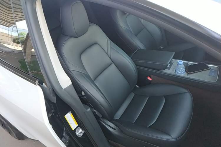 Used Tesla Model Y 2022 Performance High-Performance All-Wheel-Drive Version Right Front Seat