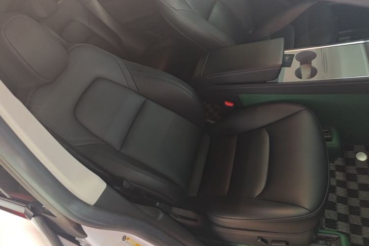 Used Tesla Model Y 2022 Long-Range All-Wheel-Drive Version Right Front Seat