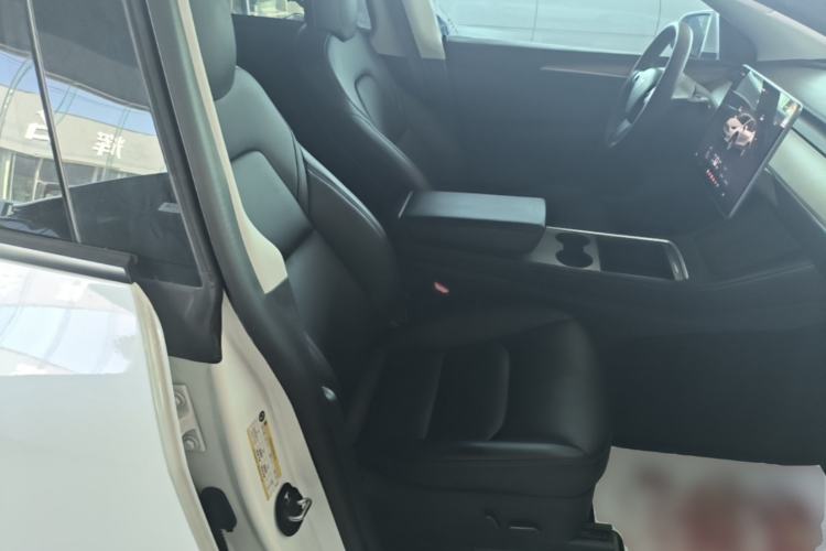 Used Tesla Model Y 2022 Rear-Wheel-Drive Version Right Front Seat