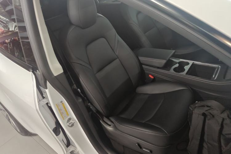 Used Tesla Model Y 2022 Long-Range All-Wheel-Drive Version Right Front Seat