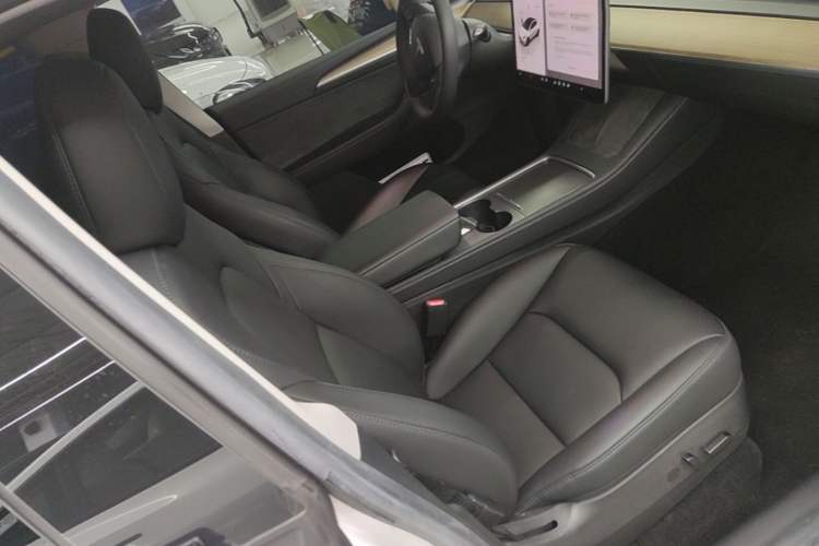 Used Tesla Model Y 2022 Rear-Wheel-Drive Version Right Front Seat
