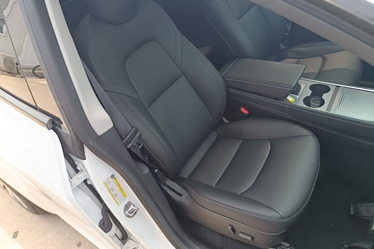 Used Tesla Model Y 2022 Rear-Wheel-Drive Version Right Front Seat