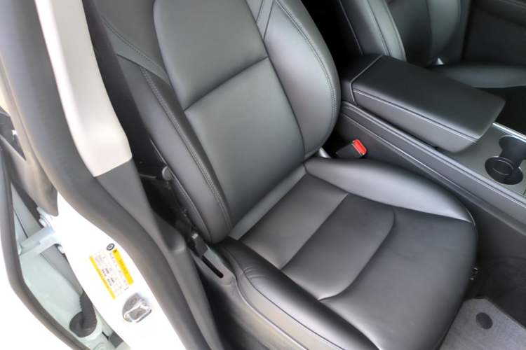 Used Tesla Model Y 2022 Rear-Wheel-Drive Version Right Front Seat