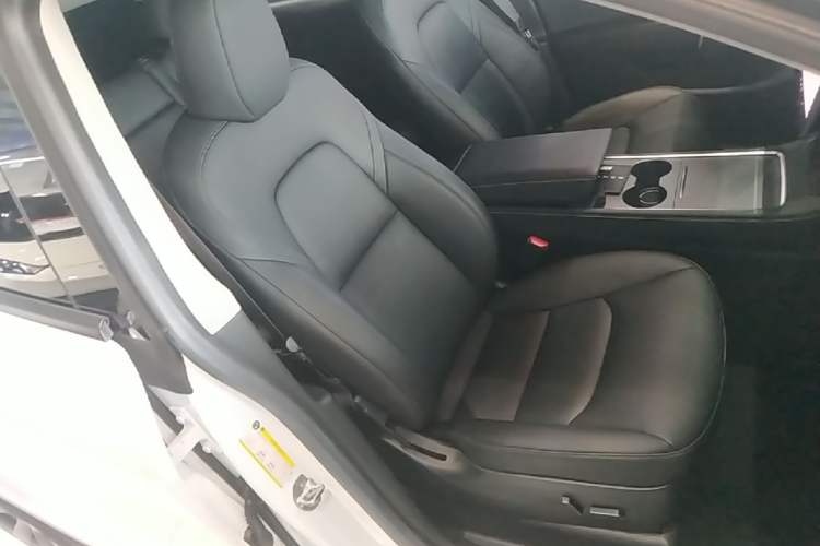 Used Tesla Model Y 2022 Long-Range All-Wheel-Drive Version Right Front Seat