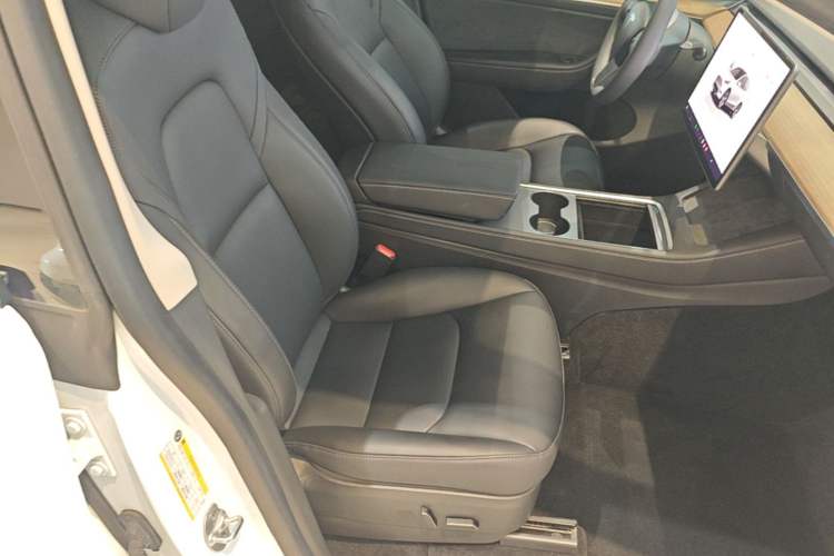Used Tesla Model Y 2022 Rear-Wheel-Drive Version Right Front Seat