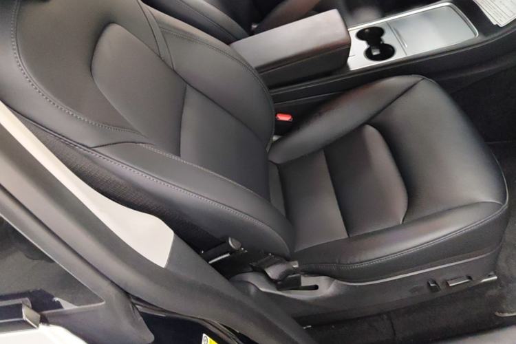 Used Tesla Model Y 2022 Long-Range All-Wheel-Drive Version Right Front Seat