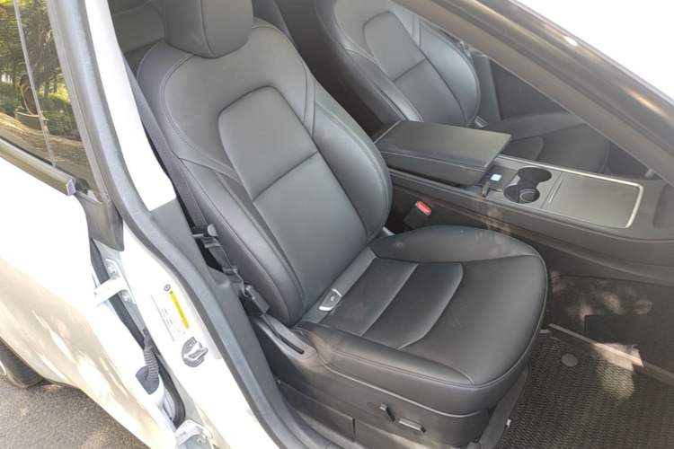 Used Tesla Model Y 2022 Rear-Wheel-Drive Version Right Front Seat