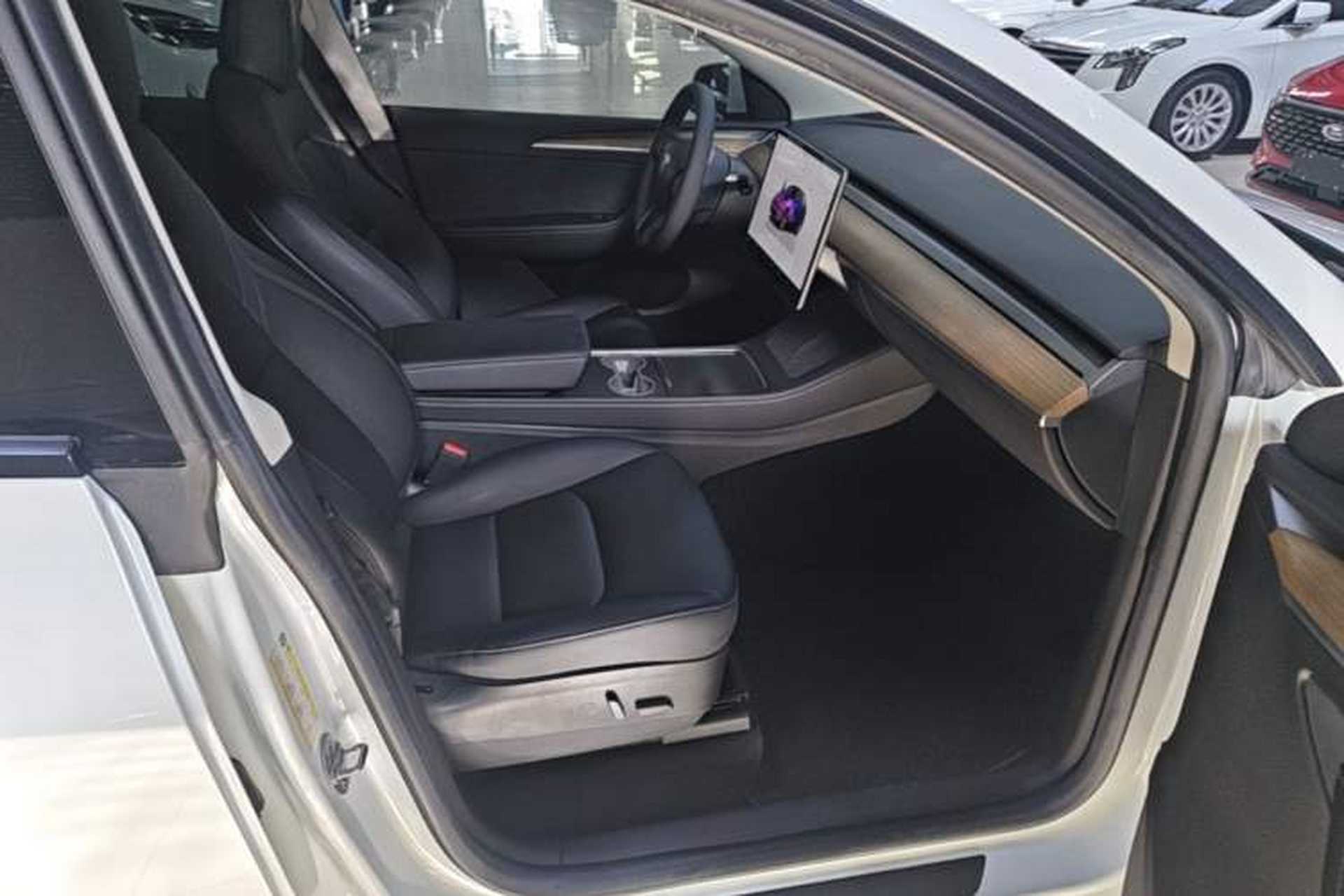 Used Tesla Model Y 2022 Rear-Wheel-Drive Version Right Front Seat
