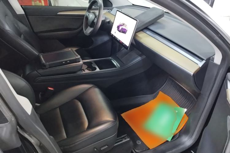 Used Tesla Model Y 2022 Long-Range All-Wheel-Drive Version Right Front Seat