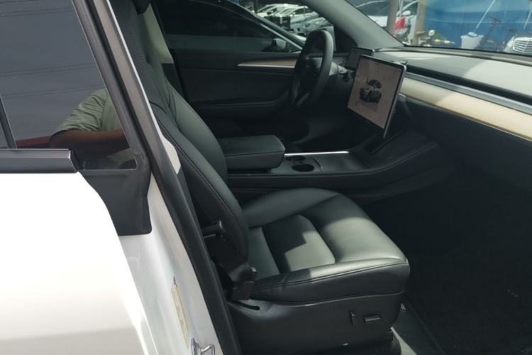 Used Tesla Model Y 2022 Rear-Wheel-Drive Version Right Front Seat