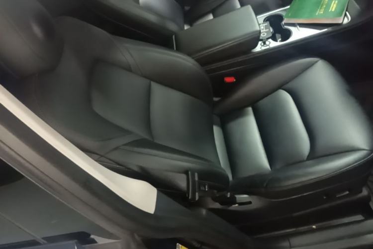 Used Tesla Model Y 2022 Rear-Wheel-Drive Version Right Front Seat
