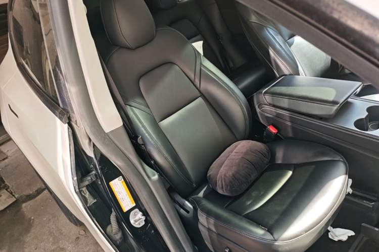 Used Tesla Model Y 2022 Rear-Wheel-Drive Version Right Front Seat