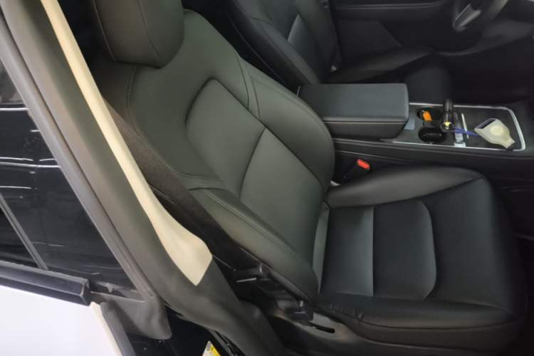 Used Tesla Model Y 2022 Rear-Wheel-Drive Version Right Front Seat