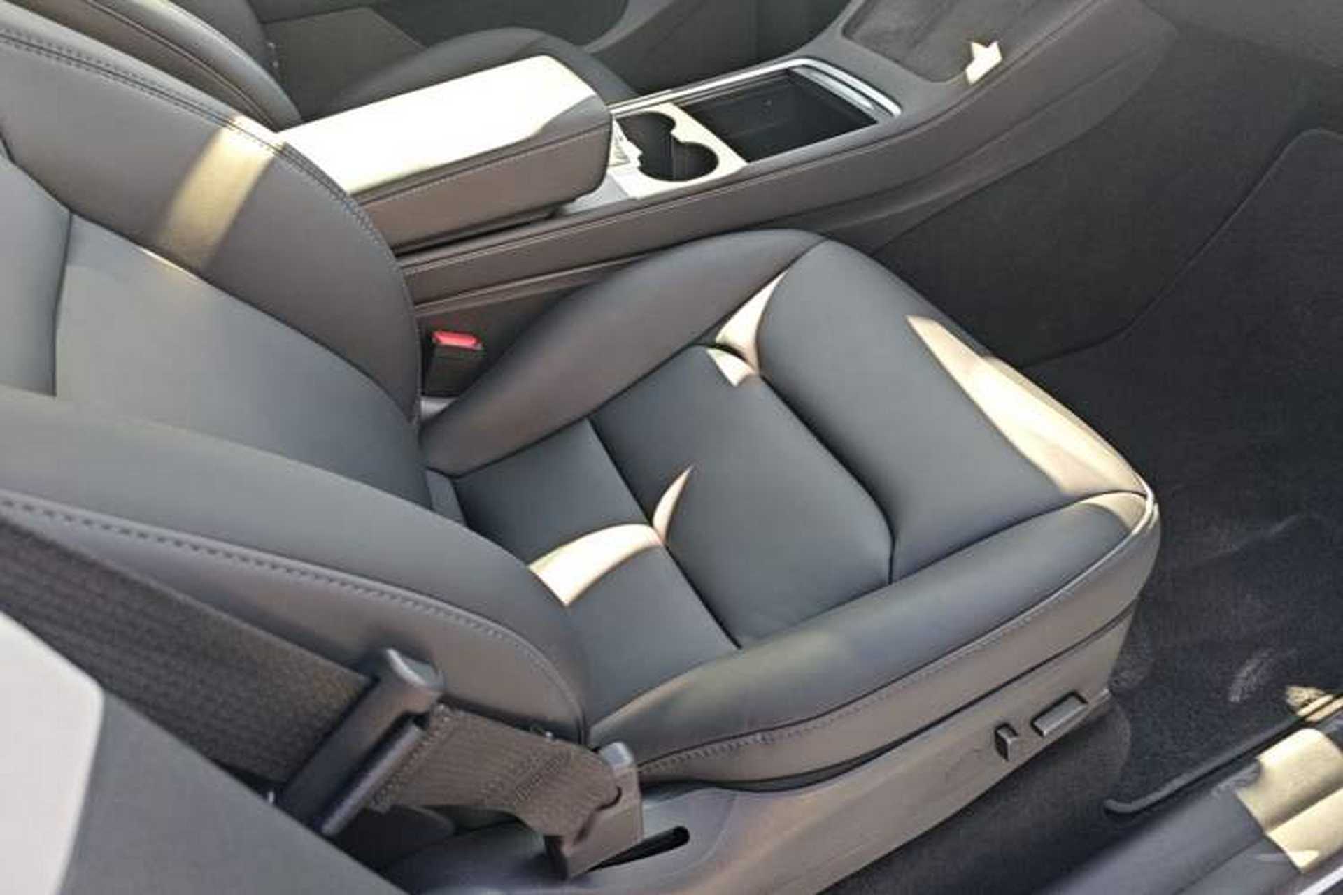 Used Tesla Model Y 2022 Rear-Wheel-Drive Version Right Front Seat