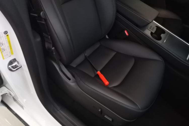 Used Tesla Model Y 2022 Performance High-Performance All-Wheel-Drive Version Right Front Seat