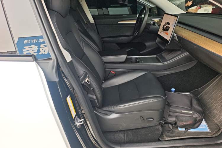 Used Tesla Model Y 2022 Rear-Wheel-Drive Version Right Front Seat