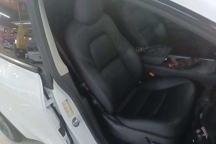 Used Tesla Model Y 2022 Performance High-Performance All-Wheel-Drive Version Right Front Seat