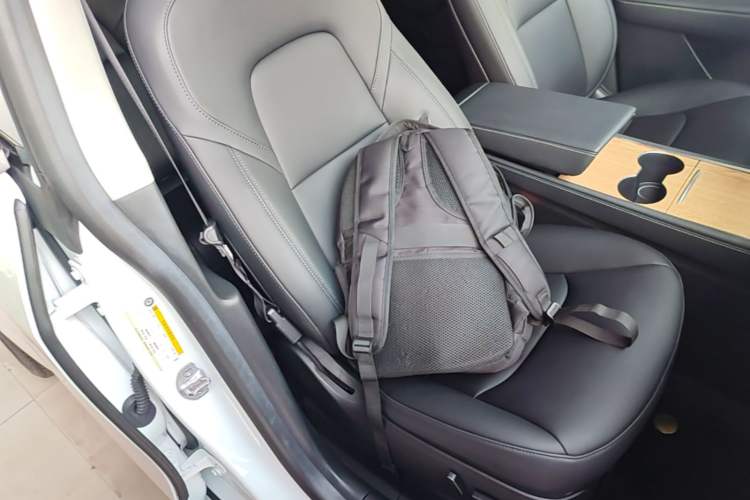 Used Tesla Model Y 2022 Rear-Wheel-Drive Version Right Front Seat