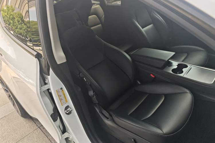 Used Tesla Model Y 2022 Performance High-Performance All-Wheel-Drive Version Right Front Seat