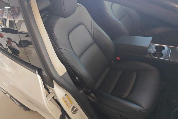Used Tesla Model Y 2022 Rear-Wheel-Drive Version Right Front Seat