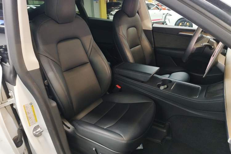 Used Tesla Model Y 2022 Long-Range All-Wheel-Drive Version Right Front Seat