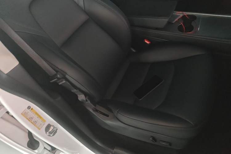 Used Tesla Model Y 2022 Rear-Wheel-Drive Version Right Front Seat
