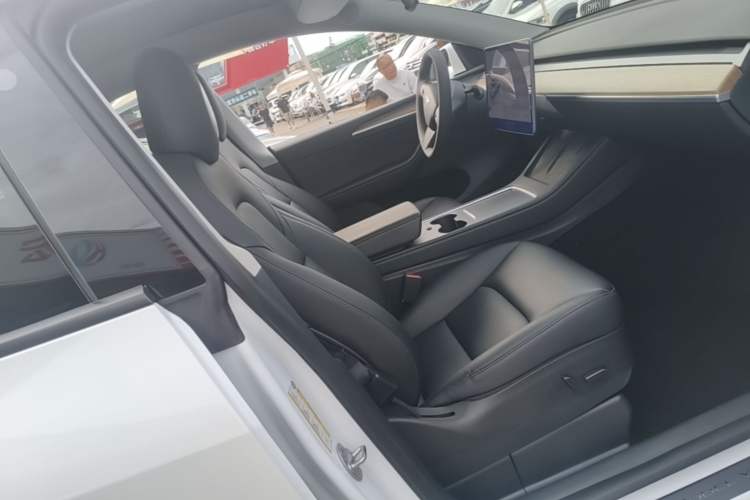 Used Tesla Model Y 2022 Rear-Wheel-Drive Version Right Front Seat