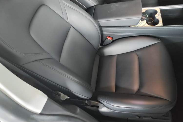 Used Tesla Model Y 2022 Long-Range All-Wheel-Drive Version Right Front Seat