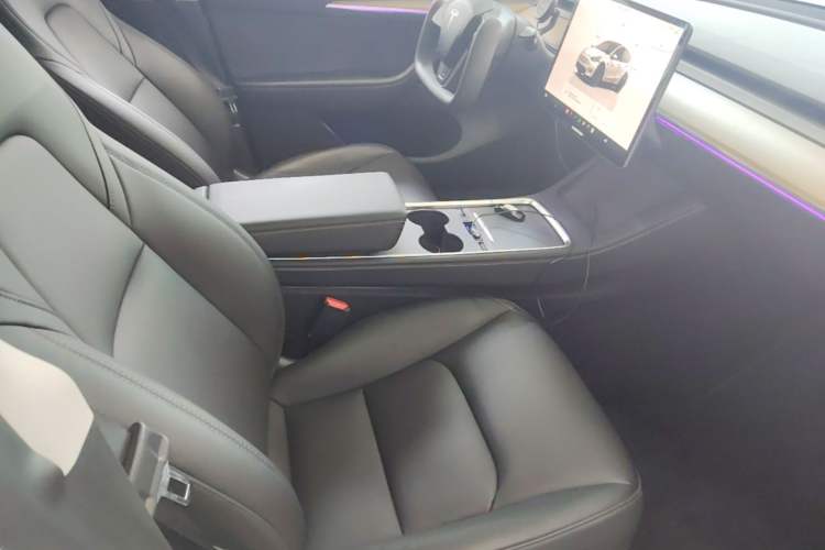 Used Tesla Model Y 2022 Performance High-Performance All-Wheel-Drive Version Right Front Seat
