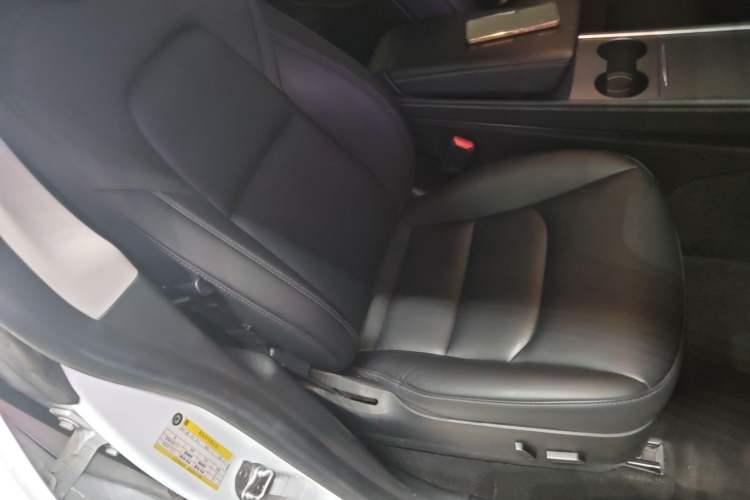 Used Tesla Model Y 2022 Rear-Wheel-Drive Version Right Front Seat