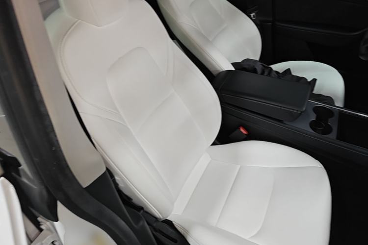 Used Tesla Model Y 2022 Long-Range All-Wheel-Drive Version Right Front Seat
