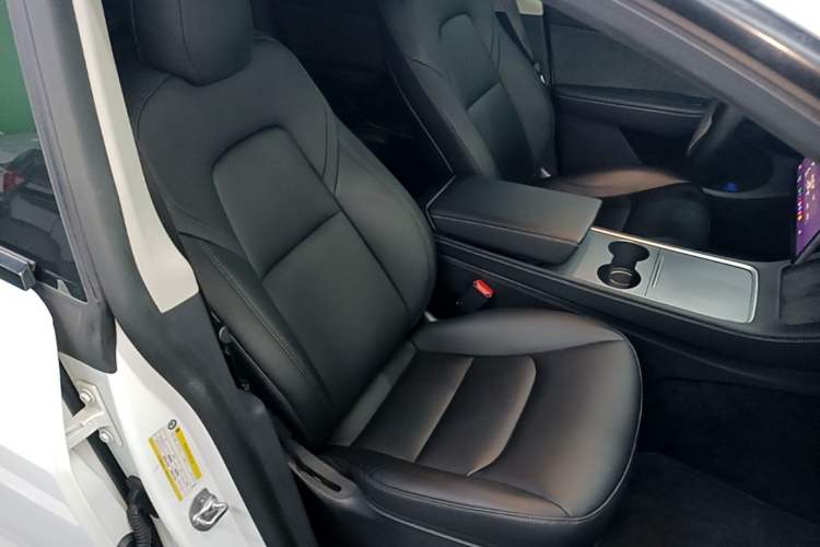 Used Tesla Model Y 2022 Rear-Wheel-Drive Version Right Front Seat