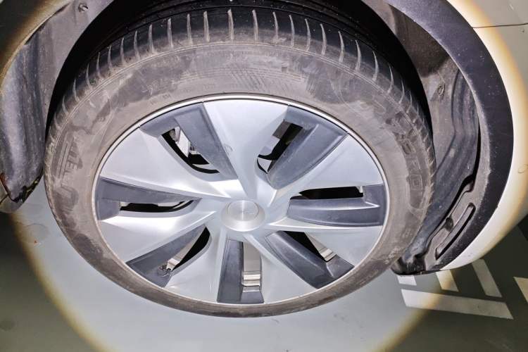 Used Tesla Model Y 2022 Rear-Wheel-Drive Version Right Front Wheel Hub