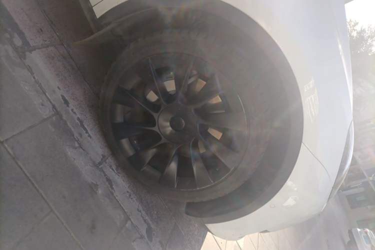 Used Tesla Model Y 2022 Revised Version Rear-Wheel Drive Right Front Wheel Hub