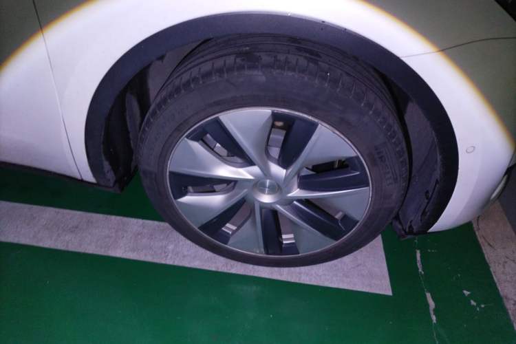 Used Tesla Model Y 2022 Rear-Wheel-Drive Version Right Front Wheel Hub