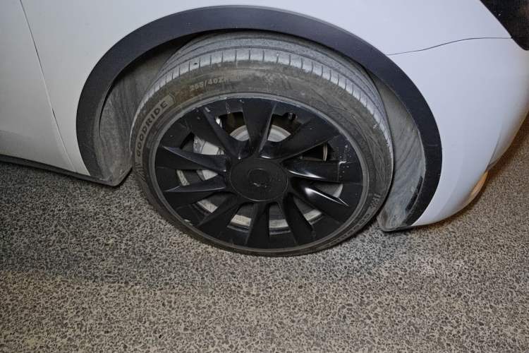 Used Tesla Model Y 2022 Revised Version Long-Range All-Wheel Drive Right Front Wheel Hub
