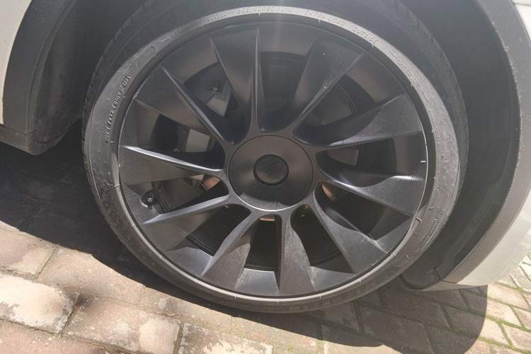 Used Tesla Model Y 2022 Revised Version Rear-Wheel Drive Right Front Wheel Hub