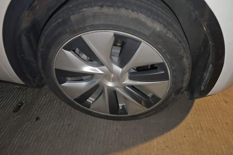 Used Tesla Model Y 2022 Revised Version Rear-Wheel Drive Right Front Wheel Hub
