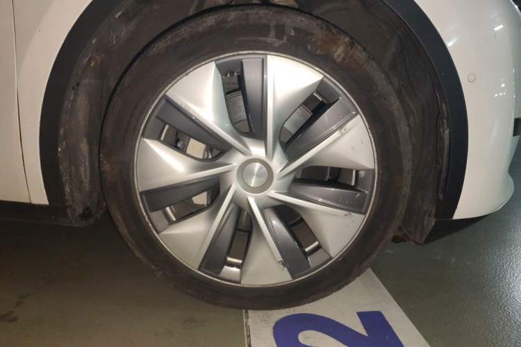 Used Tesla Model Y 2022 Revised Version Rear-Wheel Drive Right Front Wheel Hub