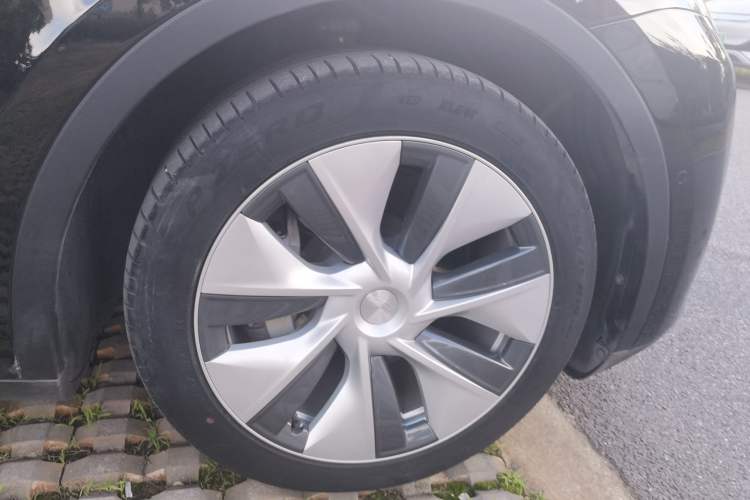 Used Tesla Model Y 2022 Revised Version Rear-Wheel Drive Right Front Wheel Hub