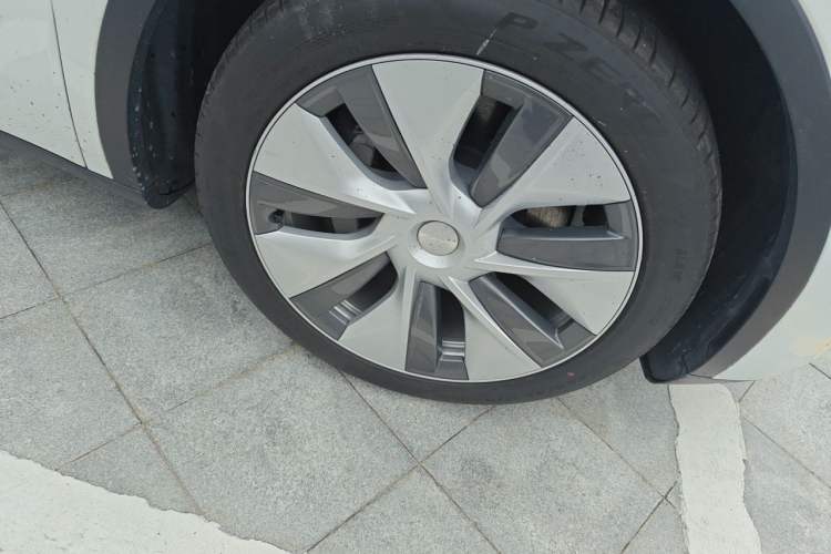 Used Tesla Model Y 2022 Revised Version Rear-Wheel Drive Right Front Wheel Hub