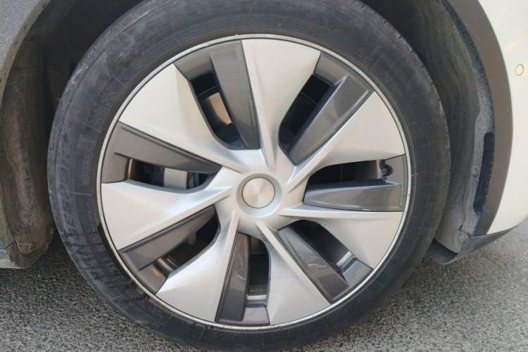 Used Tesla Model Y 2022 Rear-Wheel-Drive Version Right Front Wheel Hub