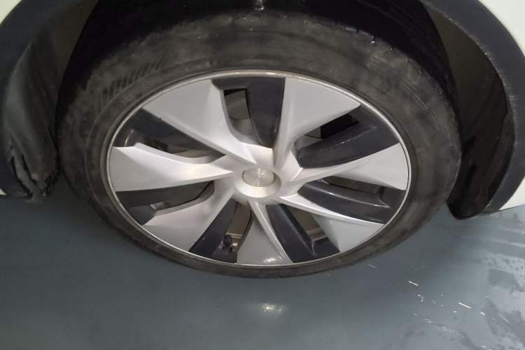 Used Tesla Model Y 2022 Revised Version Rear-Wheel Drive Right Front Wheel Hub