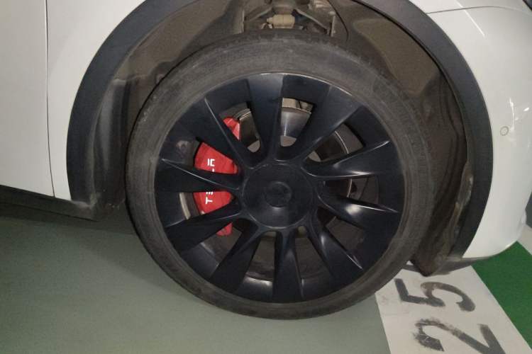 Used Tesla Model Y 2022 Rear-Wheel-Drive Version Right Front Wheel Hub