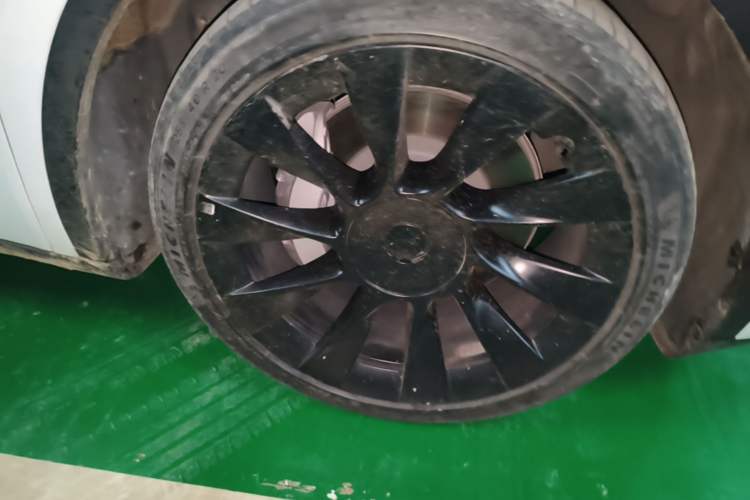 Used Tesla Model Y 2022 Revised Version Rear-Wheel Drive Right Front Wheel Hub