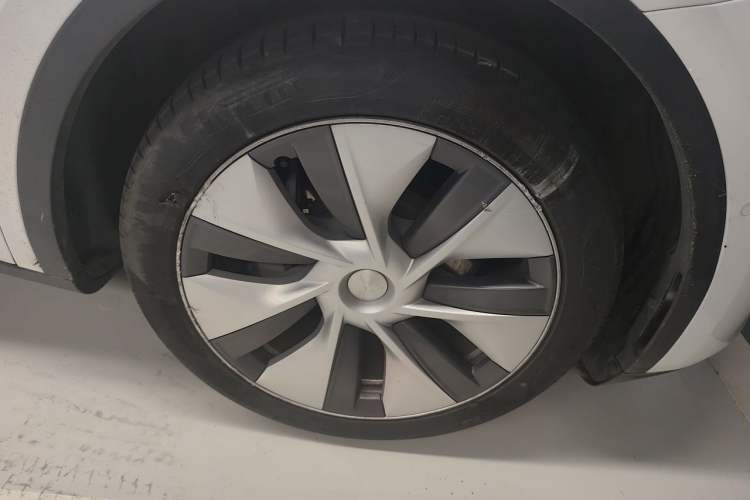 Used Tesla Model Y 2022 Revised Version Rear-Wheel Drive Right Front Wheel Hub
